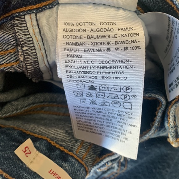 Levi’s Premium Wedgie Straight Jean - Picture 10 of 10